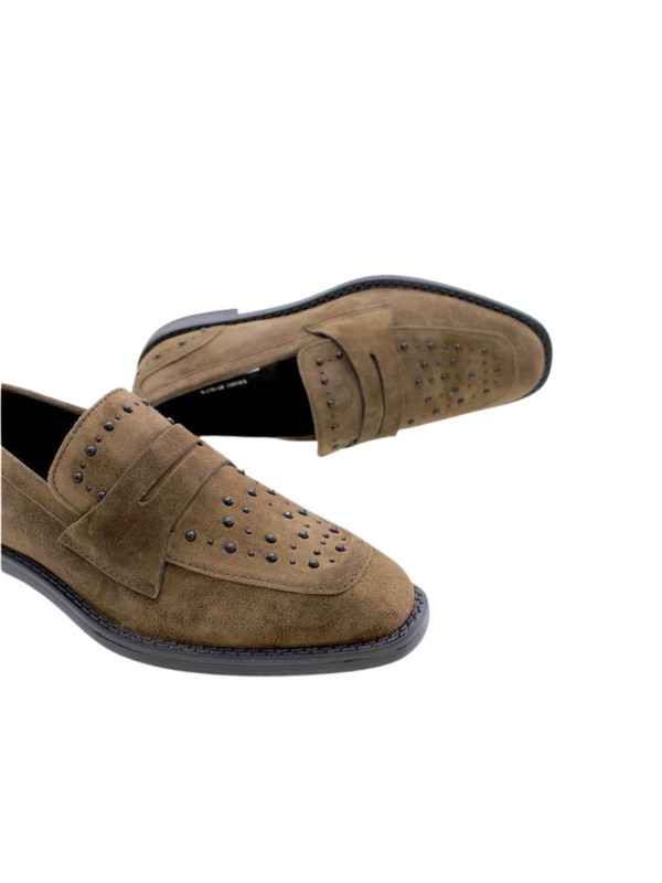 Mocasin Tachas Alpe 2569 Marrón