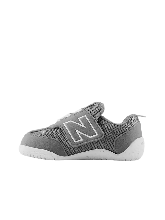 Deportivo New Balance First Gris